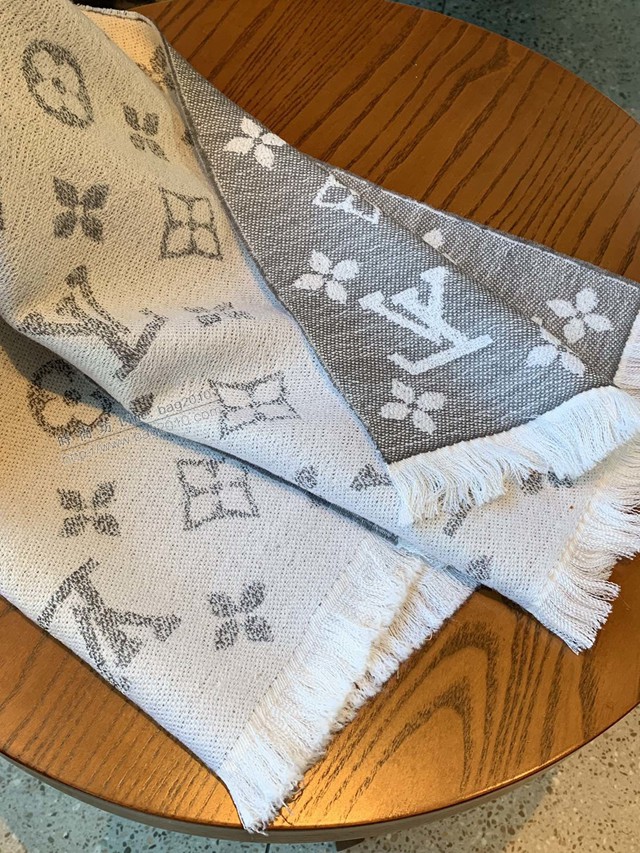 Louis Vuitton女士圍巾 路易威登Rainbow手工刺繡釘珠羊絨披肩 LV經典黑白羊絨披肩  mmj1564